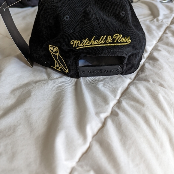 October's Very Own OVO Raptors Corduroy SnapBack - Picture 2 of 4